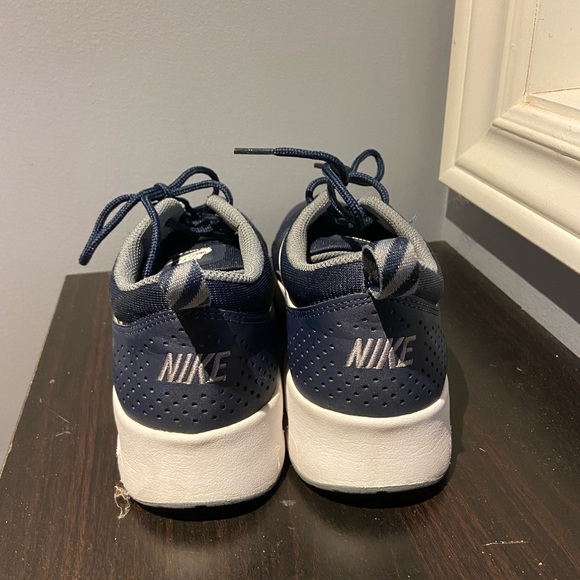 Nike Air Max Thea size 7Y - Picture 3 of 3